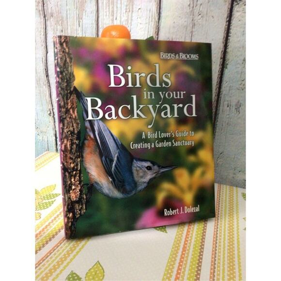 2004 Birds in your Backyard Birds & Blooms Softcover - Picture 1 of 16